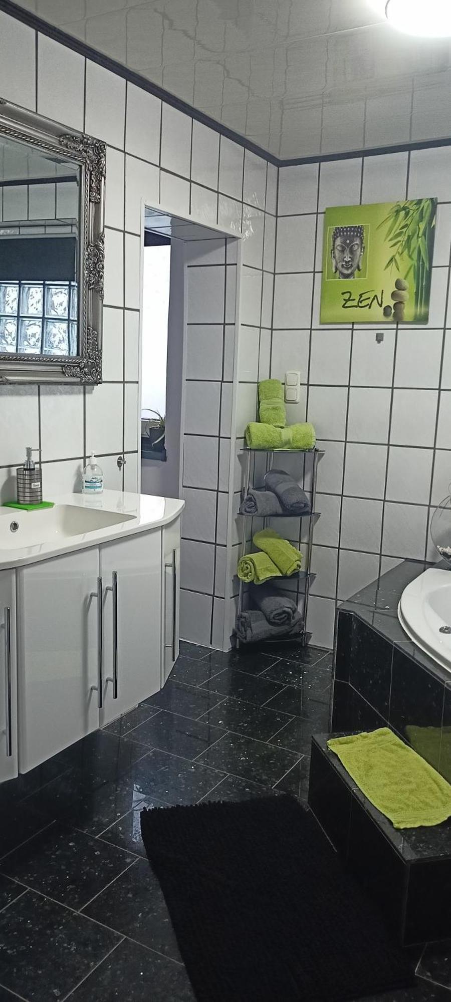 Blaue Oase, Netflix, Massagesessel, Whirlpool Badewanne
