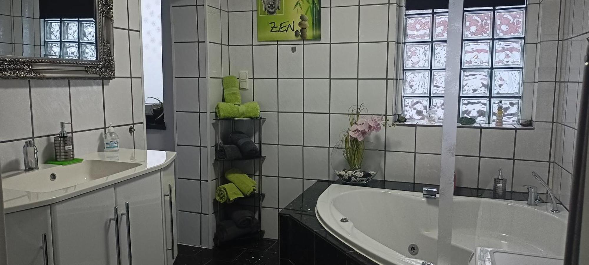 Blaue Oase, Netflix, Massagesessel, Whirlpool Badewanne Germersheim